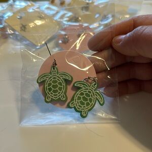 Turtle dangle earrings new prep obsessed